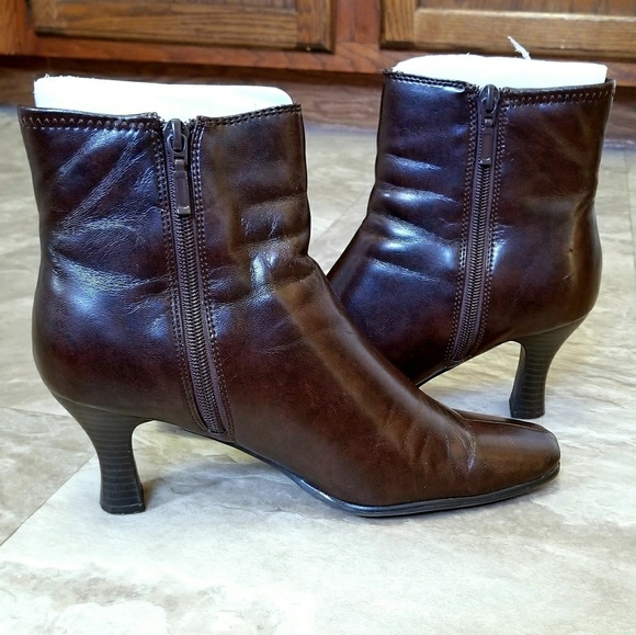 Impo Shoes - Impo Stretch Alexia Brown Heeled Boots